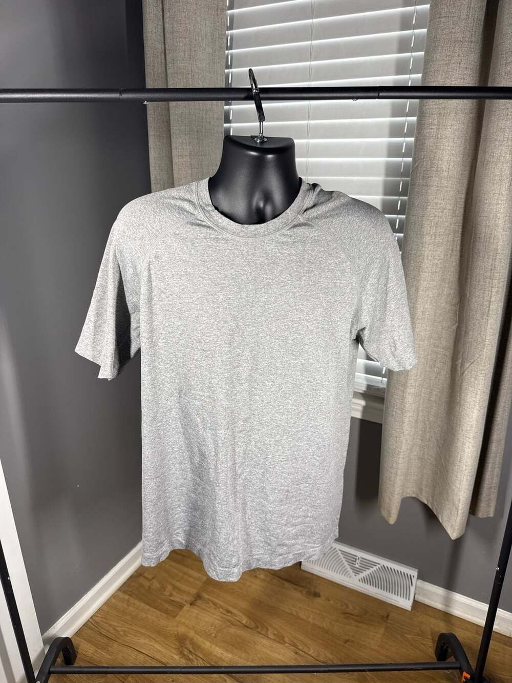 Fabletics Men's Training Short Sleeve Grey Heather Tee Shirt XL